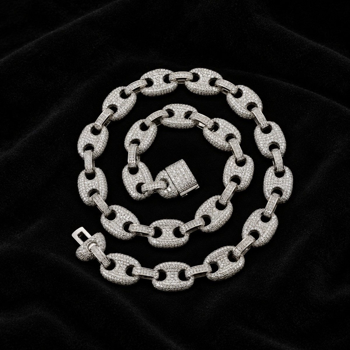 12mm Mariner Link Chain on black background