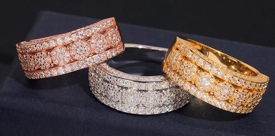 Bordered Cluster Moissanite Band — photo 1