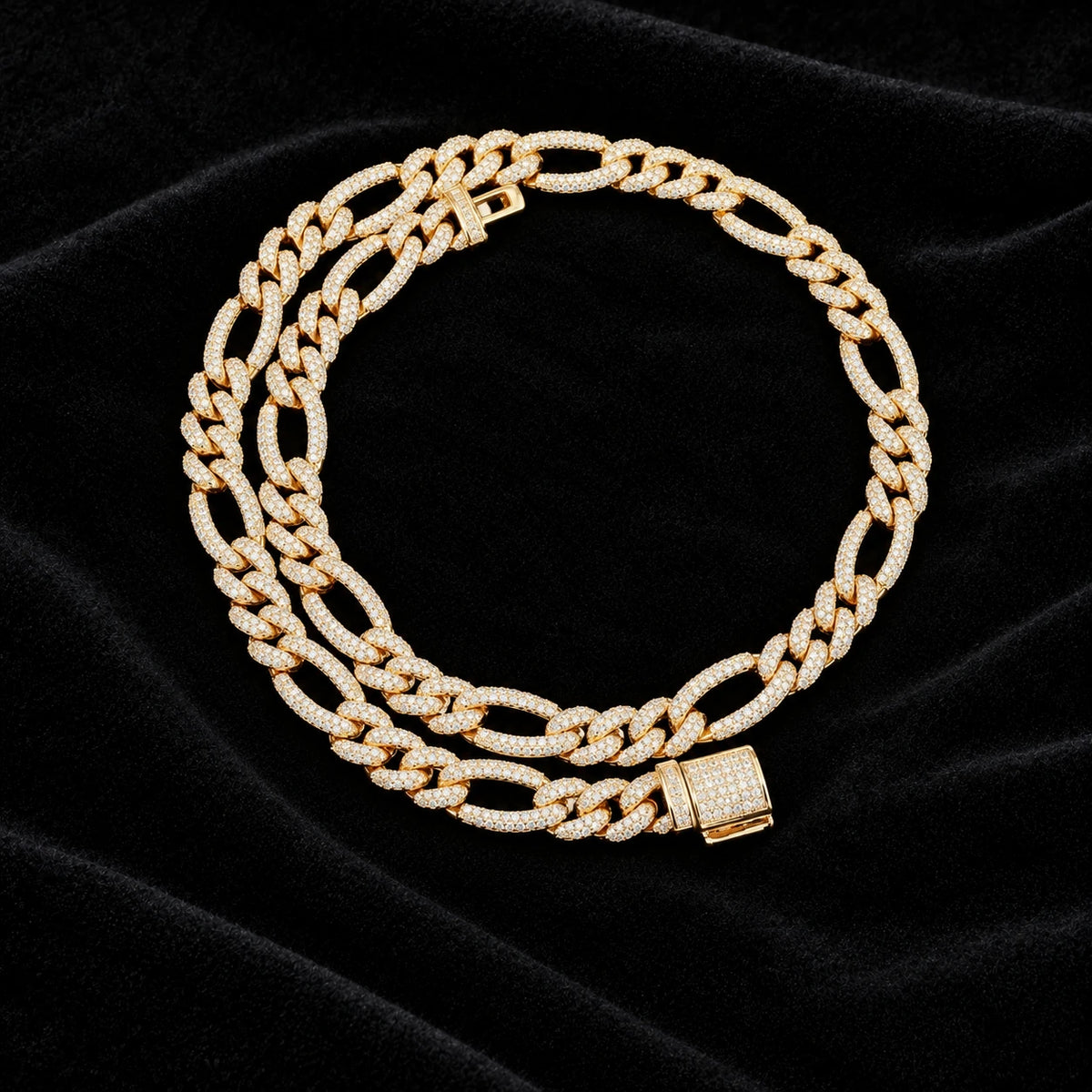 10mm Figaro Chain in yellow gold on black velvet