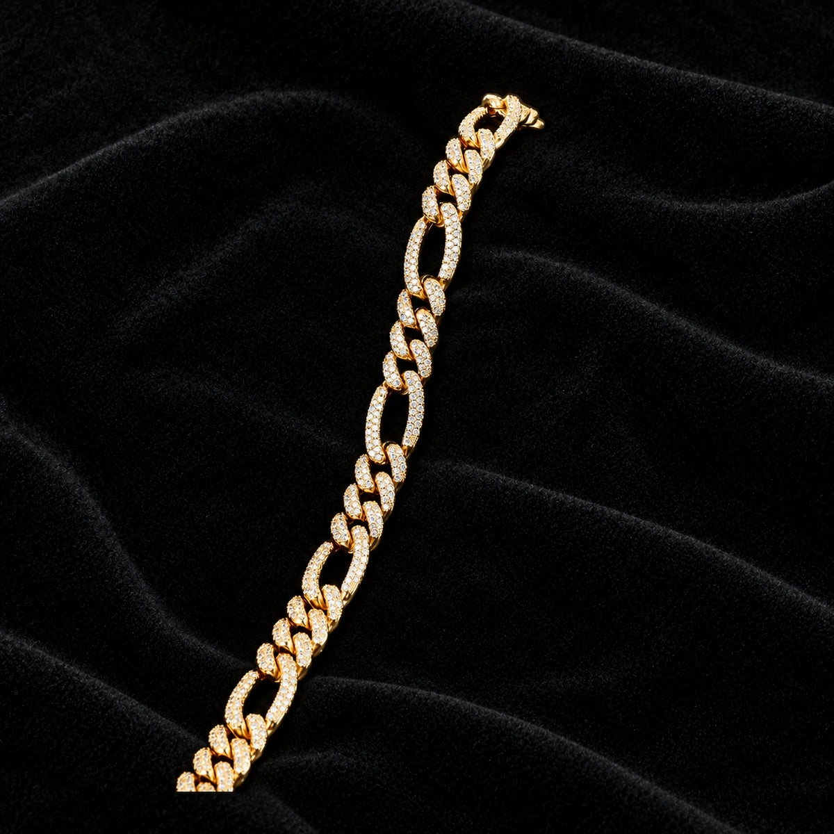 10mm Figaro Chain yellow-gold link detail on black velvet