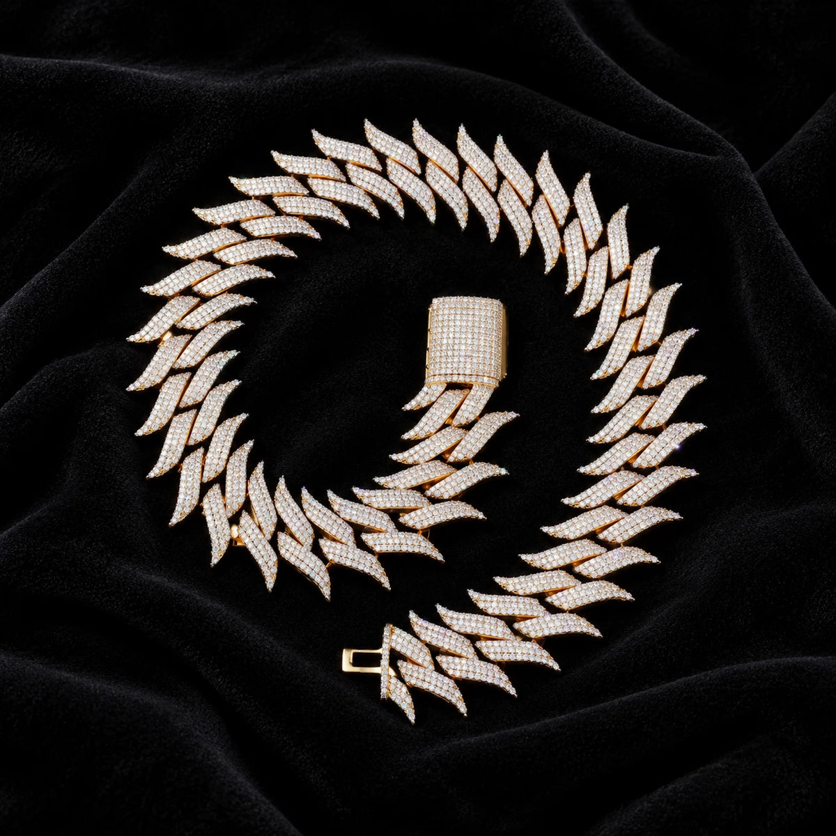 30mm Spiked Cuban Chain — original supplier view of the setting, clasp or available finishes