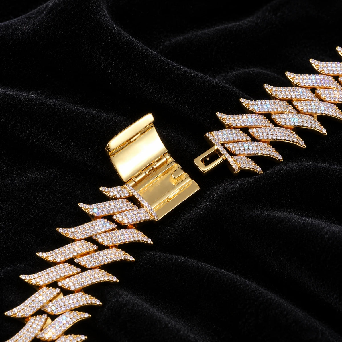 30mm Spiked Cuban Bracelet — original supplier view of the setting, clasp or available finishes