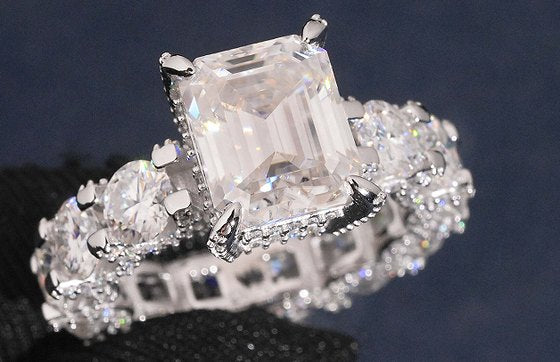 Rectangle Center Halo-Band Moissanite Ring — photo 1