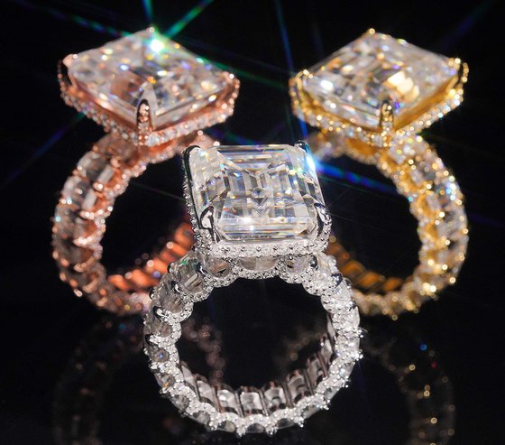 Rectangle Halo Slim-Band Moissanite Ring — photo 1