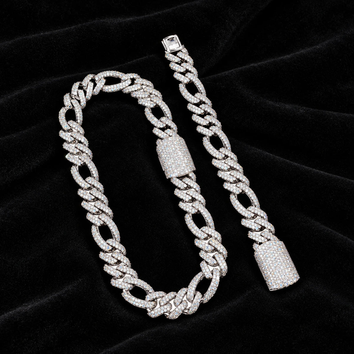 18mm Figaro Bracelet on a black background